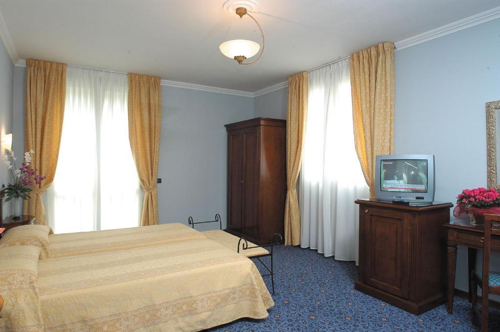 Hotel Castello Modena Zimmer foto